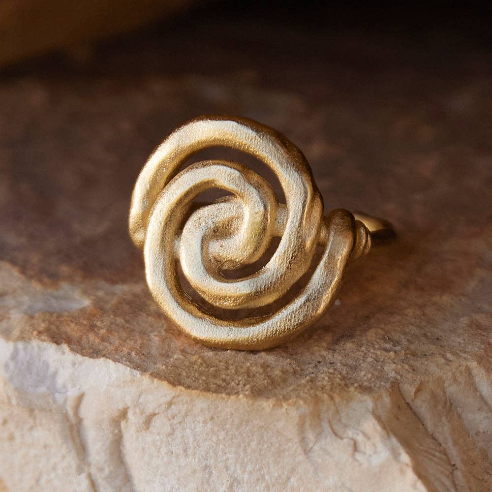 Elegant Swirl Fashion Ring